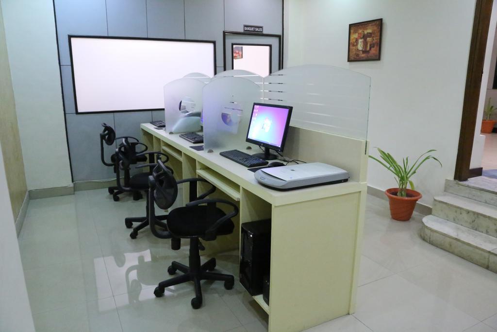 Hotel Clarks Shiraz Agra  Dış mekan fotoğraf