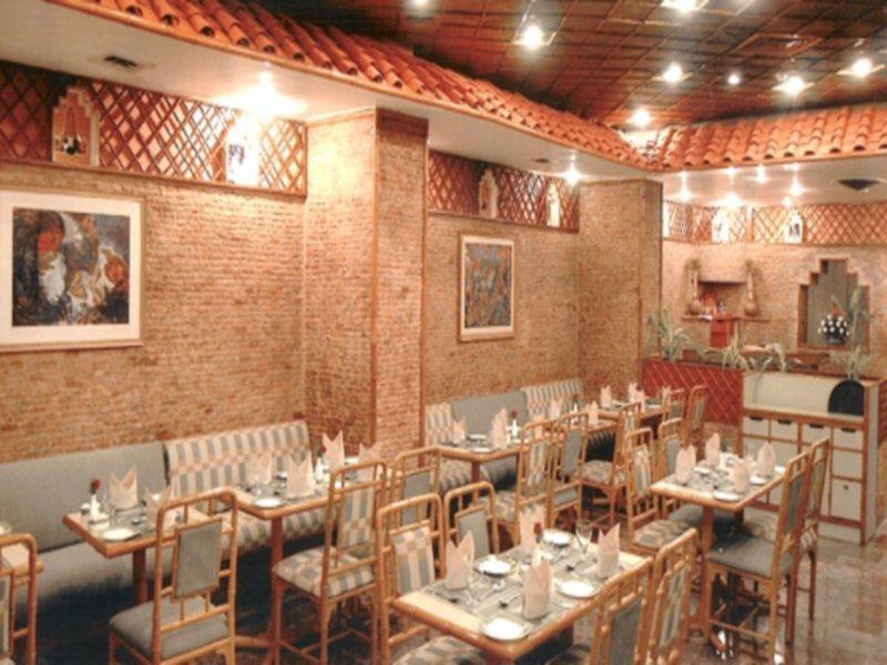 Hotel Clarks Shiraz Agra  Dış mekan fotoğraf