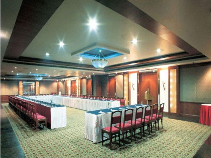 Hotel Clarks Shiraz Agra  Dış mekan fotoğraf