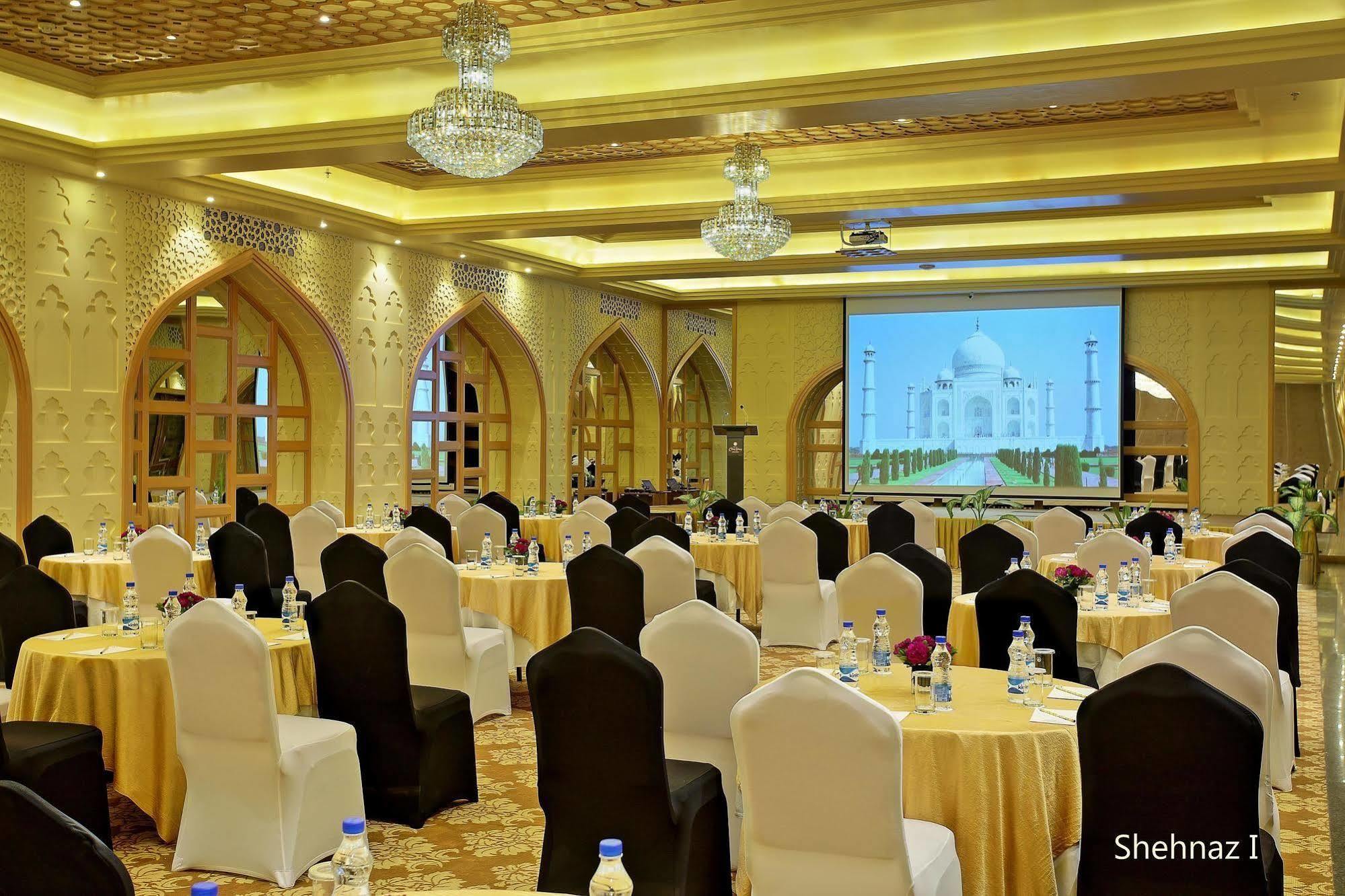 Hotel Clarks Shiraz Agra  Dış mekan fotoğraf