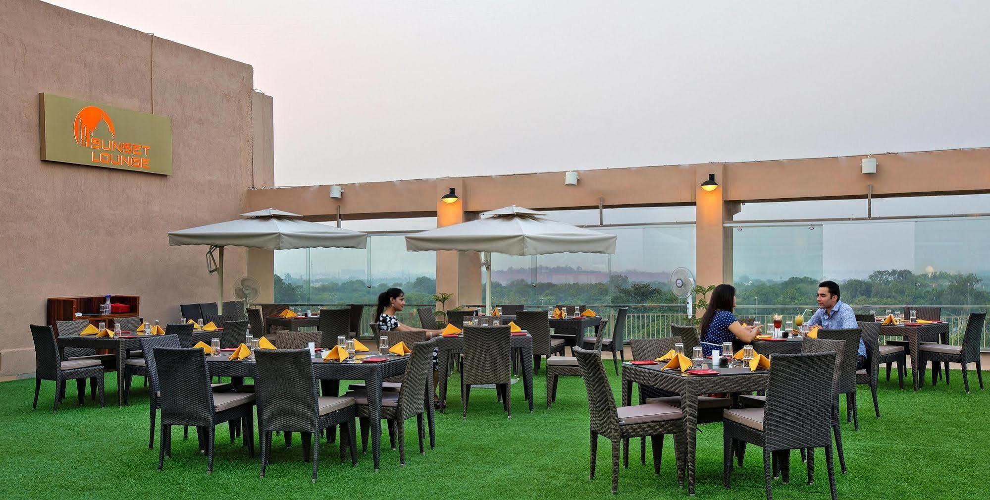 Hotel Clarks Shiraz Agra  Dış mekan fotoğraf